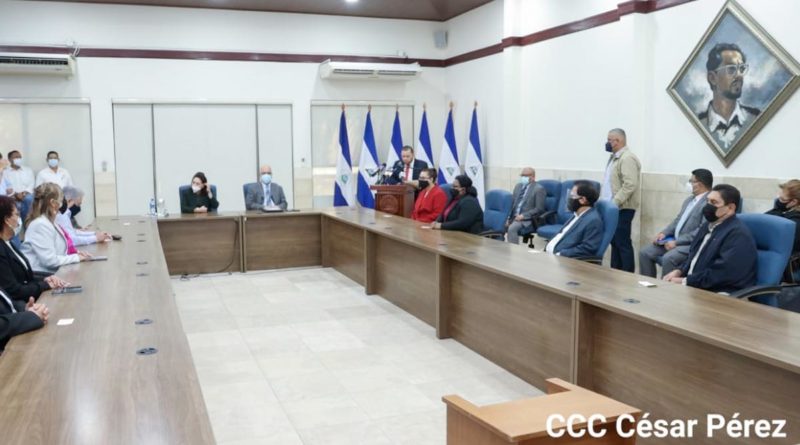 Magistrados de la Corte Suprema de Justicia (CSJ), durante la lectura del comunicado en respaldo a la Asamblea Nacional