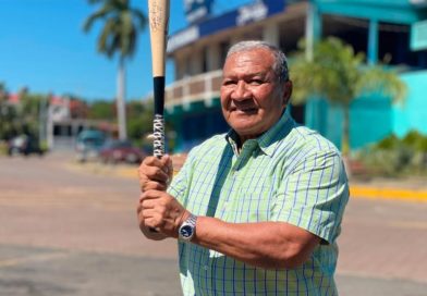 El Tiburón Mayor, ídolo de nuestro béisbol y ex jugador de los Tiburones de Granada.
