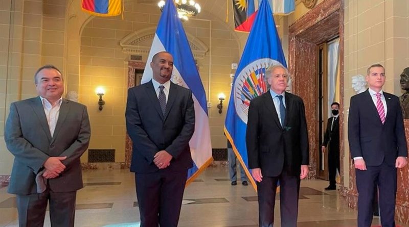 Nuevo embajador de Nicaragua ante la OEA, Arturo McFields Yescas, junto al Secretario General de la OEA