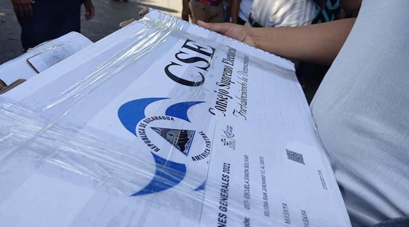 Caja donde se transporta parte del material electoral a utilizar en las elecciones generales de este domingo 7 de noviembre