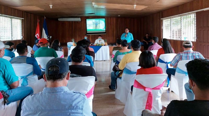 Jóvenes productores de Masaya durante el taller brindado por el INTA