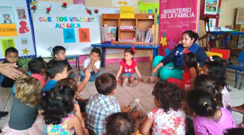 Ministerio de la Familia brindando servicios a niños y niñas en un centro comunitario en Managua.