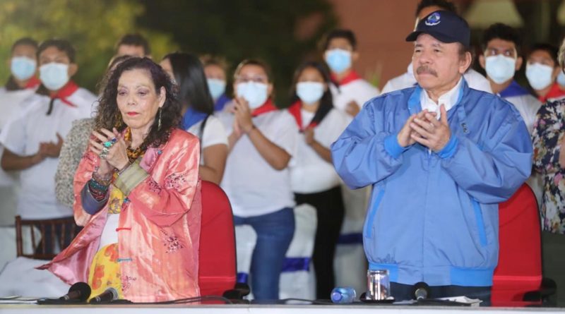 Compañera Rosario Murillo y Presidente Comandante Daniel Ortega