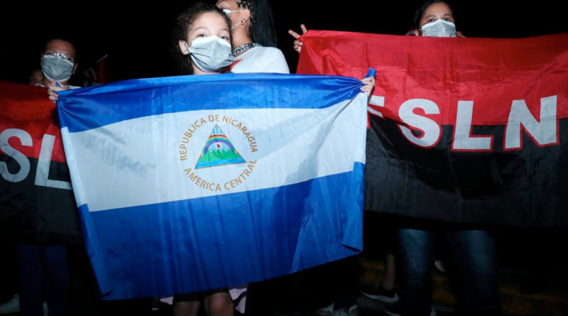 Familias nicaragüenses durante la celebración de la victoria del pueblo este pasado domingo en la Plaza de las Victorias