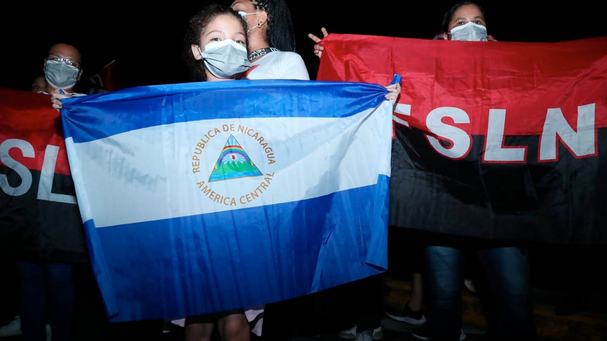 Familias nicaragüenses durante la celebración de la victoria del pueblo este pasado domingo en la Plaza de las Victorias