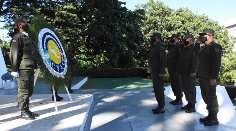 Ejército de Nicaragua realizó ceremonia de colocación de ofrenda floral en el Monumento al Soldado de la Patria por creación de la CFAC.