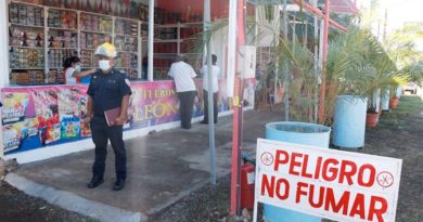 Bomberos inspeccionan tramos de pólvora en Managua