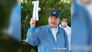 Presidente Comandante Daniel Ortega, ejerciendo su derecho al voto