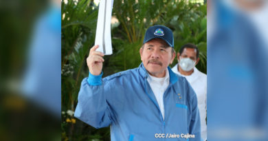 Presidente Comandante Daniel Ortega, ejerciendo su derecho al voto