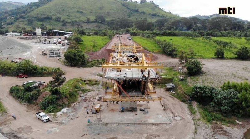 Puente de Wiwilí en construcción