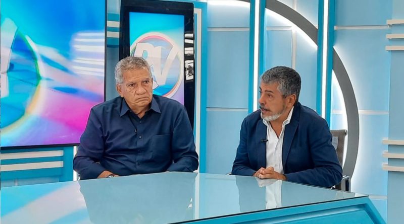 Periodistas Fabrizio Casari y Beto Almeida en la Revista en Vivo con Alberto Mora, lunes 8 de noviembre de 2021