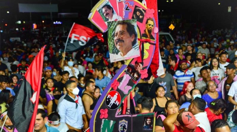 En Managua la Plaza de la Revolución, Plaza de las Victorias, se fue llenando de manera espontánea