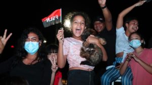 Juventud nicaragüense reunida en la Plaza de las Victoria celebrando el triunfo de las Elecciones Soberanas 2021.