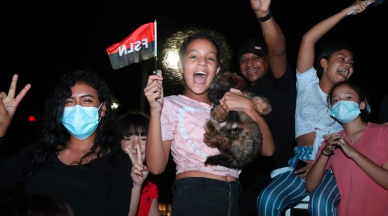 Juventud nicaragüense reunida en la Plaza de las Victoria celebrando el triunfo de las Elecciones Soberanas 2021.