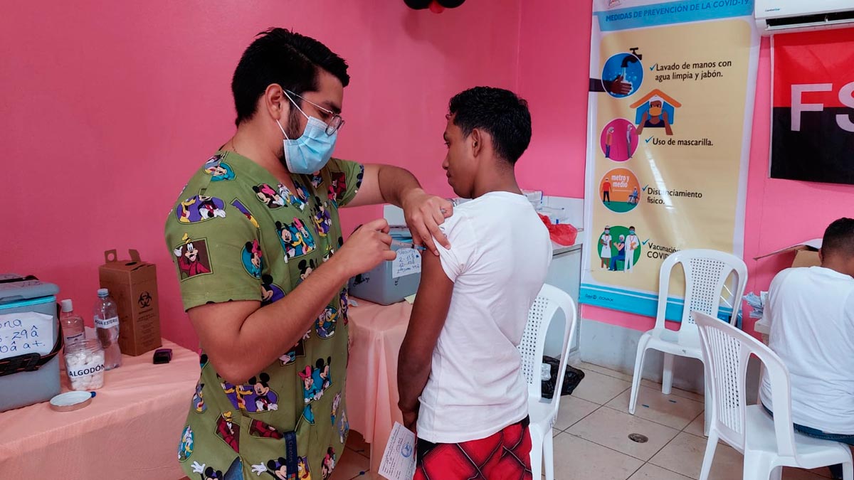 Avanza satisfactoriamente la vacunación contra la COVID-19 en Chinandega