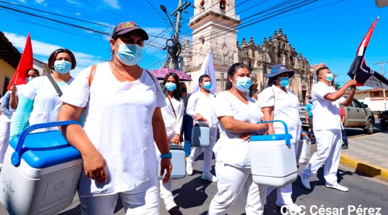 Personal de enfermería del Ministerio de Salud de Nicaragua (MINSA), en inicio de jornada nacional de vacunación contra la influenza