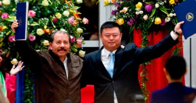 Presidente Comandante Daniel Ortega con impresario chino y presidente del Grupo HKND, Wang Jing.