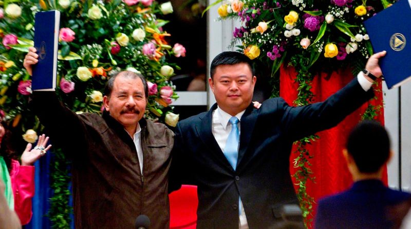 Presidente Comandante Daniel Ortega con impresario chino y presidente del Grupo HKND, Wang Jing.