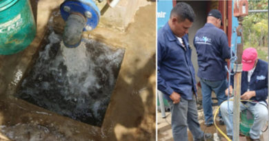 Trabajadores de ENACAL durante el restablecimiento de agua potable en la comunidad La Jarquina