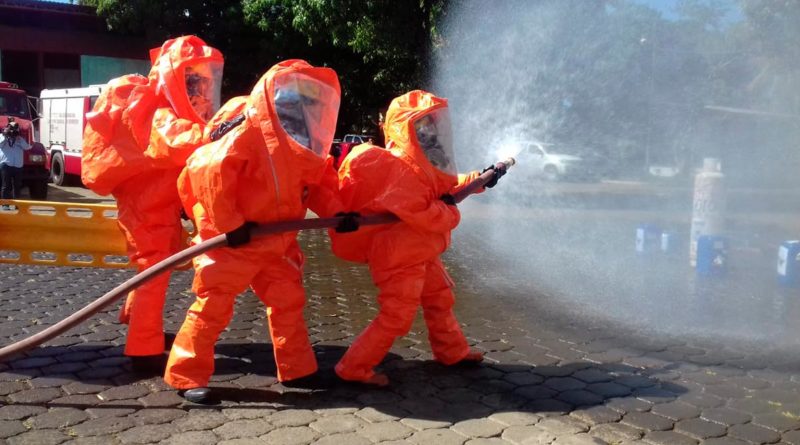 Bomberos entrenan en atención a incidentes con materiales peligrosos