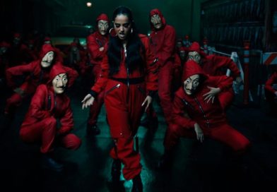 La rapera Becky G interpretando el tema Bella Ciao de la La Casa de Papel
