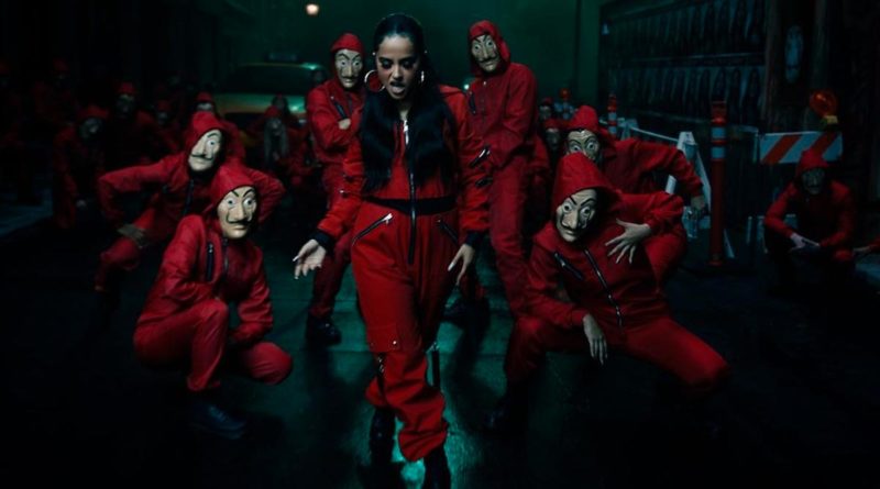 La rapera Becky G interpretando el tema Bella Ciao de la La Casa de Papel