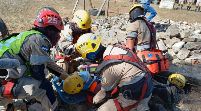 Cuerpo de bomberos unificados en ejecución del ejercicio de rescate a víctimas de estructuras colapsadas
