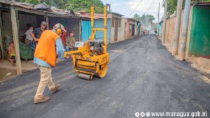 Trabajador de la Alcaldía de Managua, labora en las calles del barrio Jorge Dimitrov