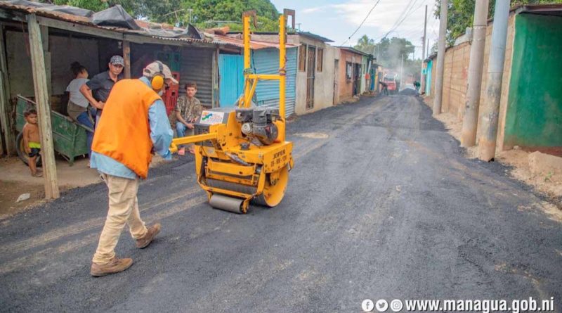 Trabajador de la Alcaldía de Managua, labora en las calles del barrio Jorge Dimitrov