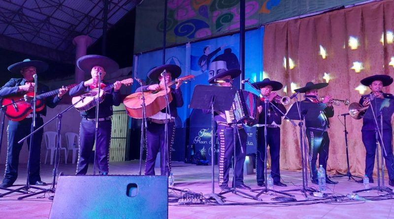 Familias de Chinandega disfrutan Concierto en homenaje a Vicente Fernández