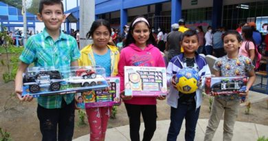 Gobierno Sandinista entrega juguetes a niños del Centro Educativo Cristóbal Rugama de Masaya