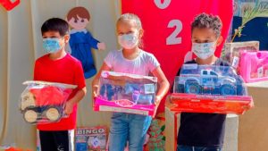 Niños de Nueva Segovia con juguetes en sus manos, entregados por el Gobierno de Nicaragua