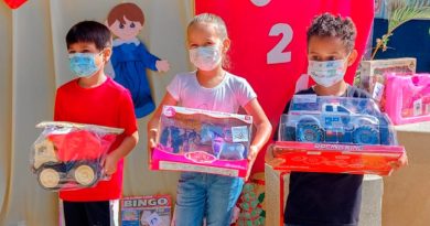 Niños de Nueva Segovia con juguetes en sus manos, entregados por el Gobierno de Nicaragua