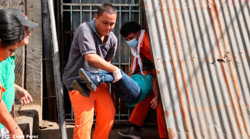 Nicaragüenses participando en el cuarto ejercicio de preparación para protección de la vida