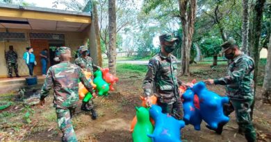 Ejército de Nicaragua realiza traslado y descargue de juguetes en Carazo