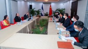 Presidente Daniel Ortega y Compañera Rosario Murillo reunidos con delegación de la República Popular de China.