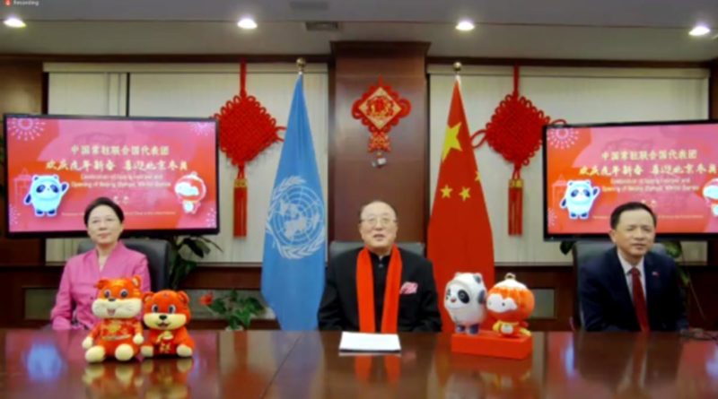 Señor Zhang Jun, Embajador, Representante Permanente de la República Popular China ante las Naciones Unidas con su equipo.