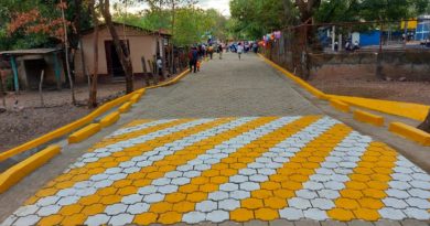 Gobierno Sandinista inaugura calles adoquinadas en Mina El Limón