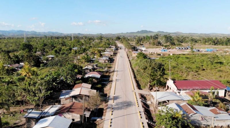 Vista aérea de la nueva carretera entre Siuna y Rosita en el Triángulo Minero