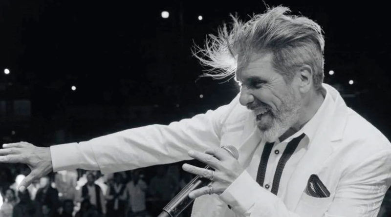 Cantante argentino Diego Verdaguer, capturado mientras cantaba en una de sus ultimas presentaciones