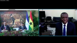 Canciller Denis Moncada Colindres, recibiendo las Copias de Estilo del Señor Samuel Yaw Nsiah, Embajador de Ghana, concurrente desde Cuba.