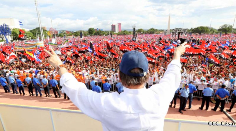 Presidente Daniel en la plaza de la Fe en la conmemoración del 19 de julio