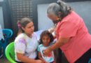 Personal médico del Ministerio de Salud de Nicaragua (MINSA), brindando consulta médica en el barrio Carlos Núñez de Managua