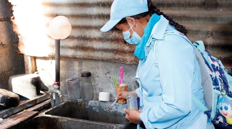 Brigadistas el MINSA en jornada antiepidémica en el barrio Pedro Joaquín Chamorro de Managua