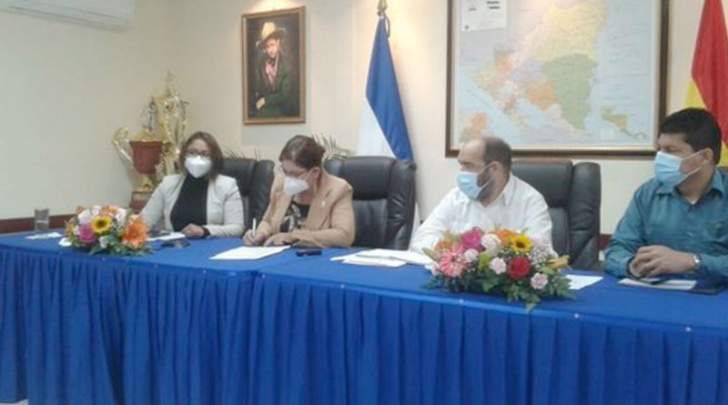 Profesora Ramona Rodríguez, Rectora de la UNAN-Managua, y Presidenta del Consejo Nacional de Universidades, CNU, el Vicerrector General Luis Alfredo Lovato, y el Secretario General, Roberto Flores, la Directora de Relaciones Publicas, Saira Figueroa.