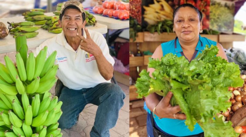 Agricultores que trabajan con el Ministerio de Economía Familiar (MEFCCA), muestran sus productos