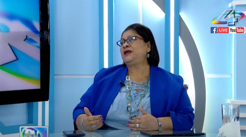 Ministra de Educación, maestra Lilliam Herrera