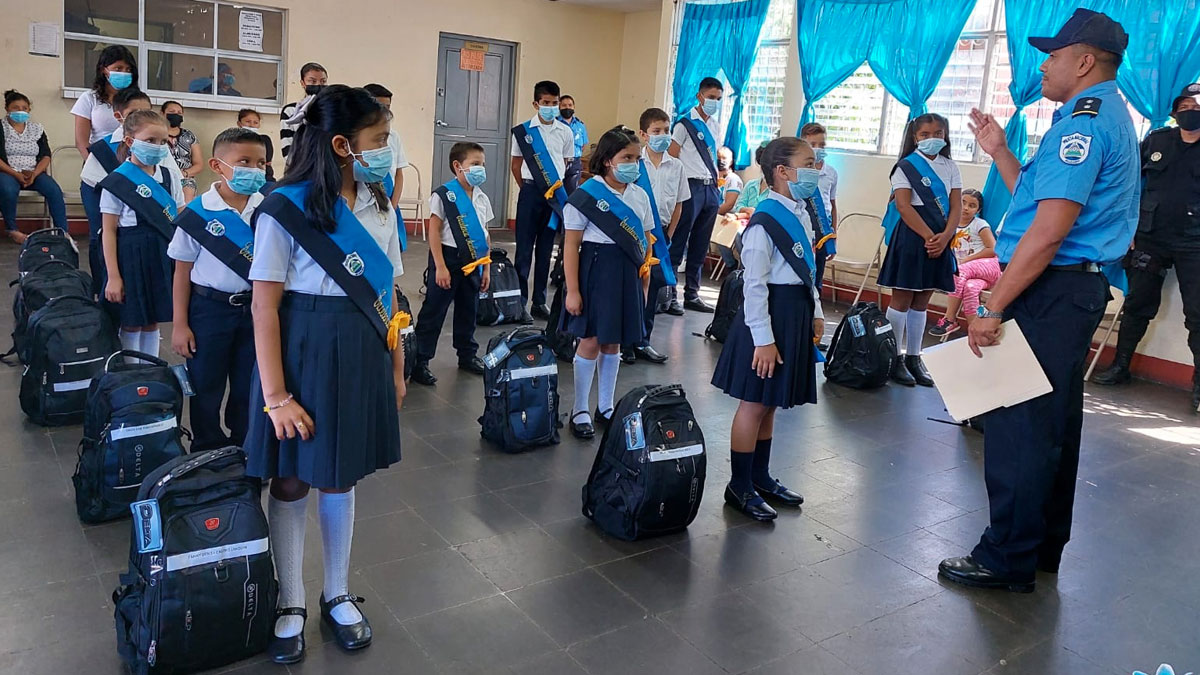 Hijos e hijas de Policías de Matagalpa recibieron útiles escolares