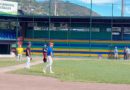 Prospectos a jugadores practicando en el estadio Chale Solís