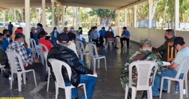 Ejército de Nicaragua se reúne con produtores ganaderos y cafetaleros